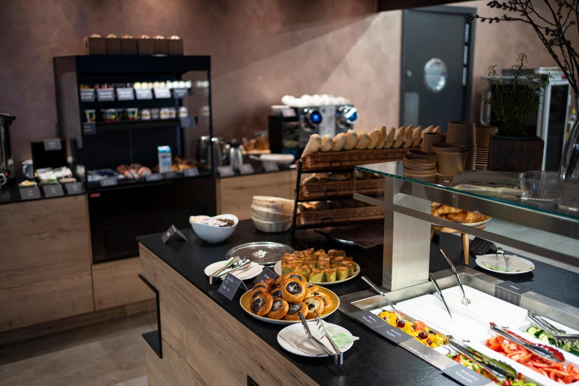 奥洛穆茨 Nutrend World酒店 外观 照片