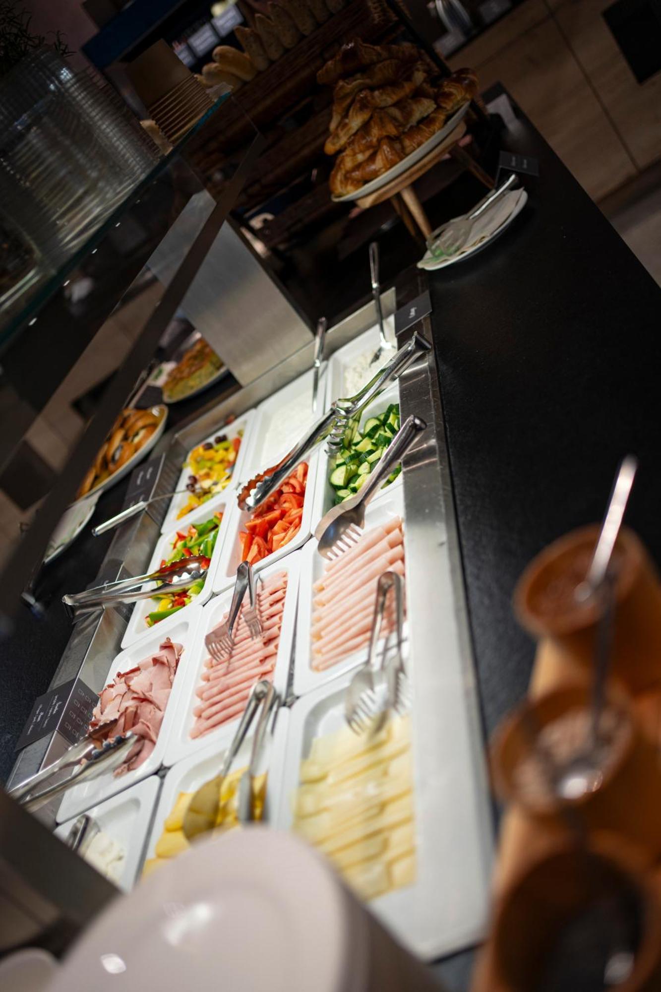 奥洛穆茨 Nutrend World酒店 外观 照片