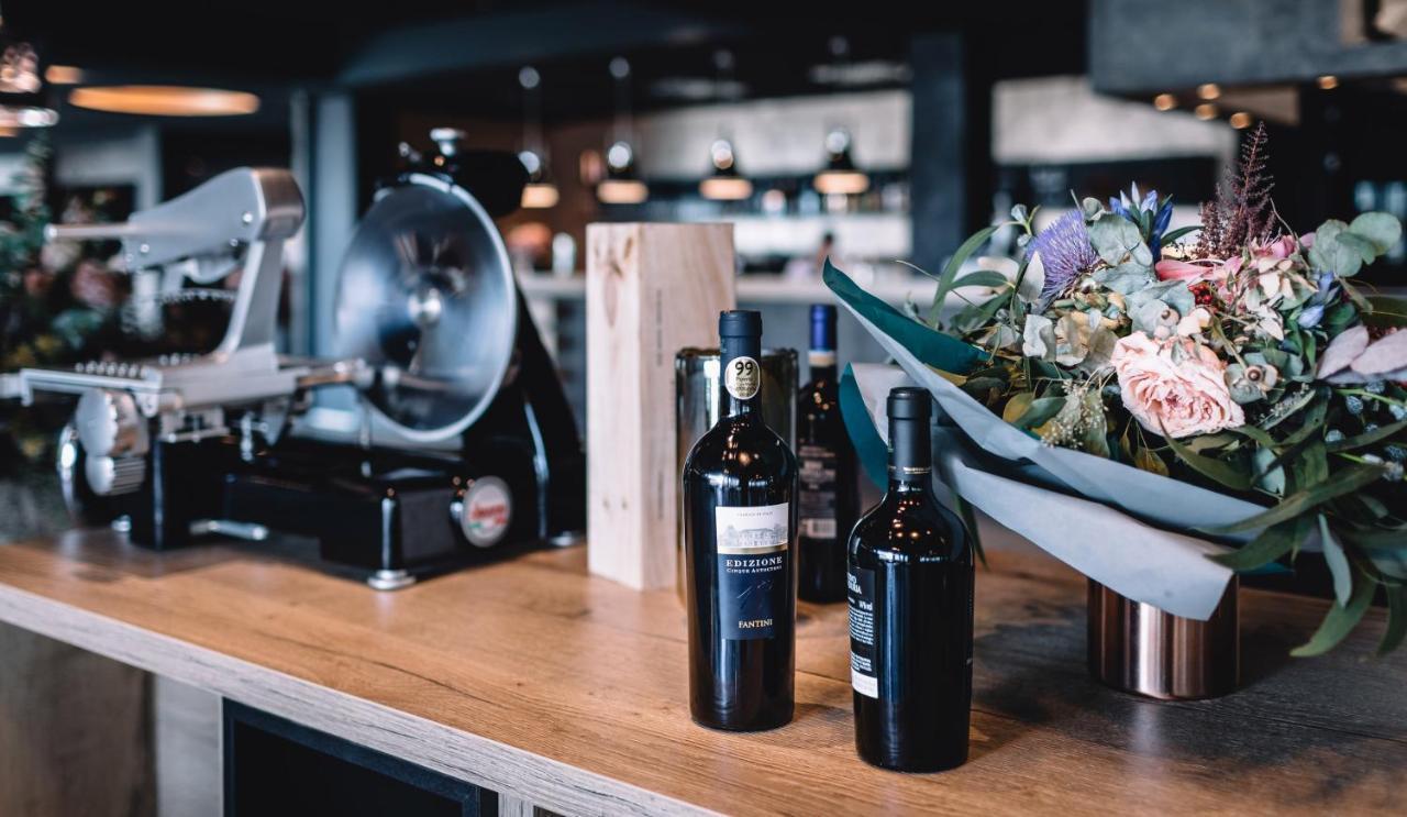 奥洛穆茨 Nutrend World酒店 外观 照片